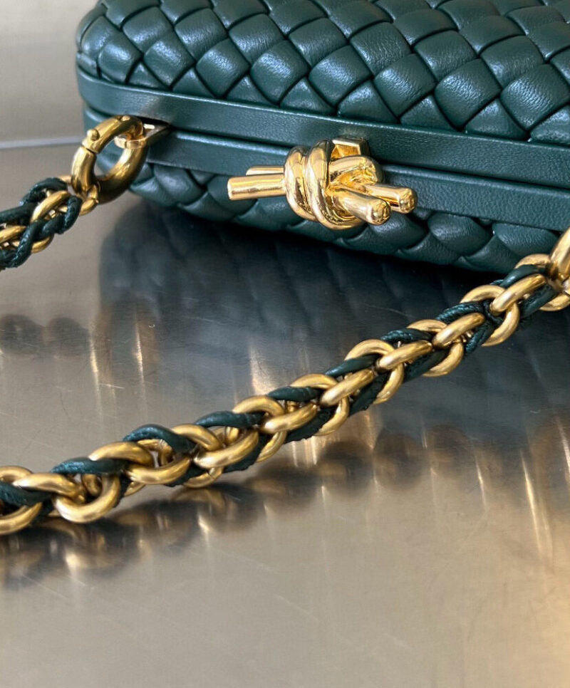 Bottega Veneta Knot With Chain 776662